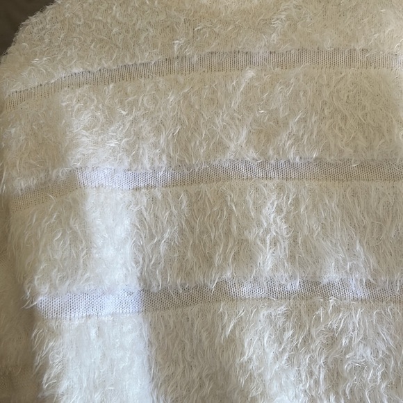 3/$20 Freshman 1996 White Fuzzy Sweater - Picture 7 of 7